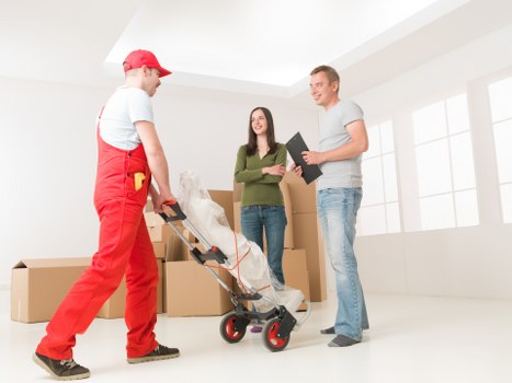 Sturdy moving boxes and packing materials for Earls Court properties